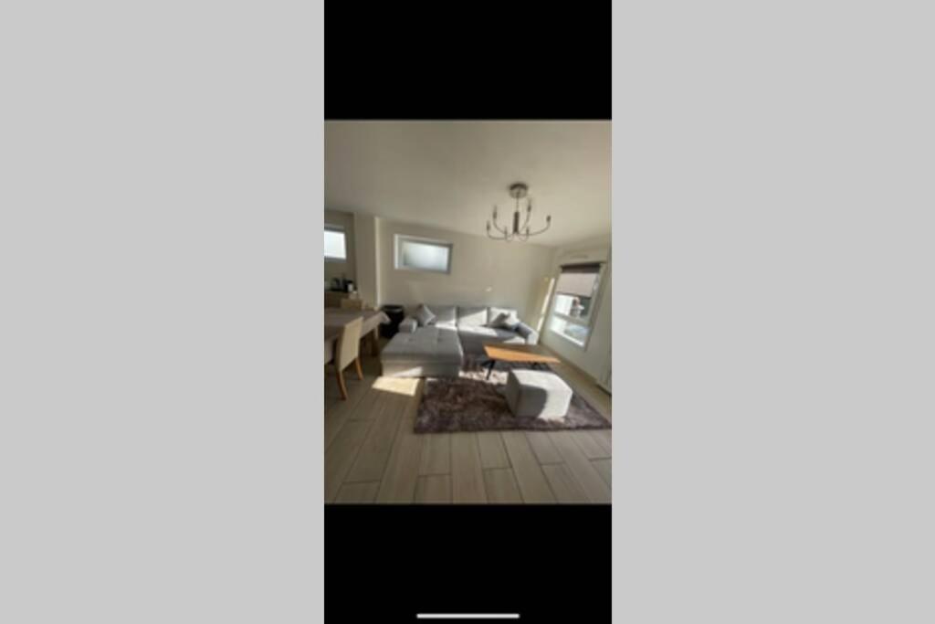 Logement Au Calme Dans Une Maison. 모이랑-앙-몽타뉴 외부 사진